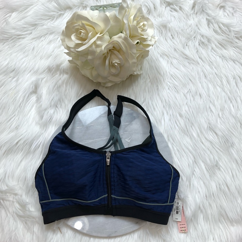 Victoria Sport Push Up Sports Bra